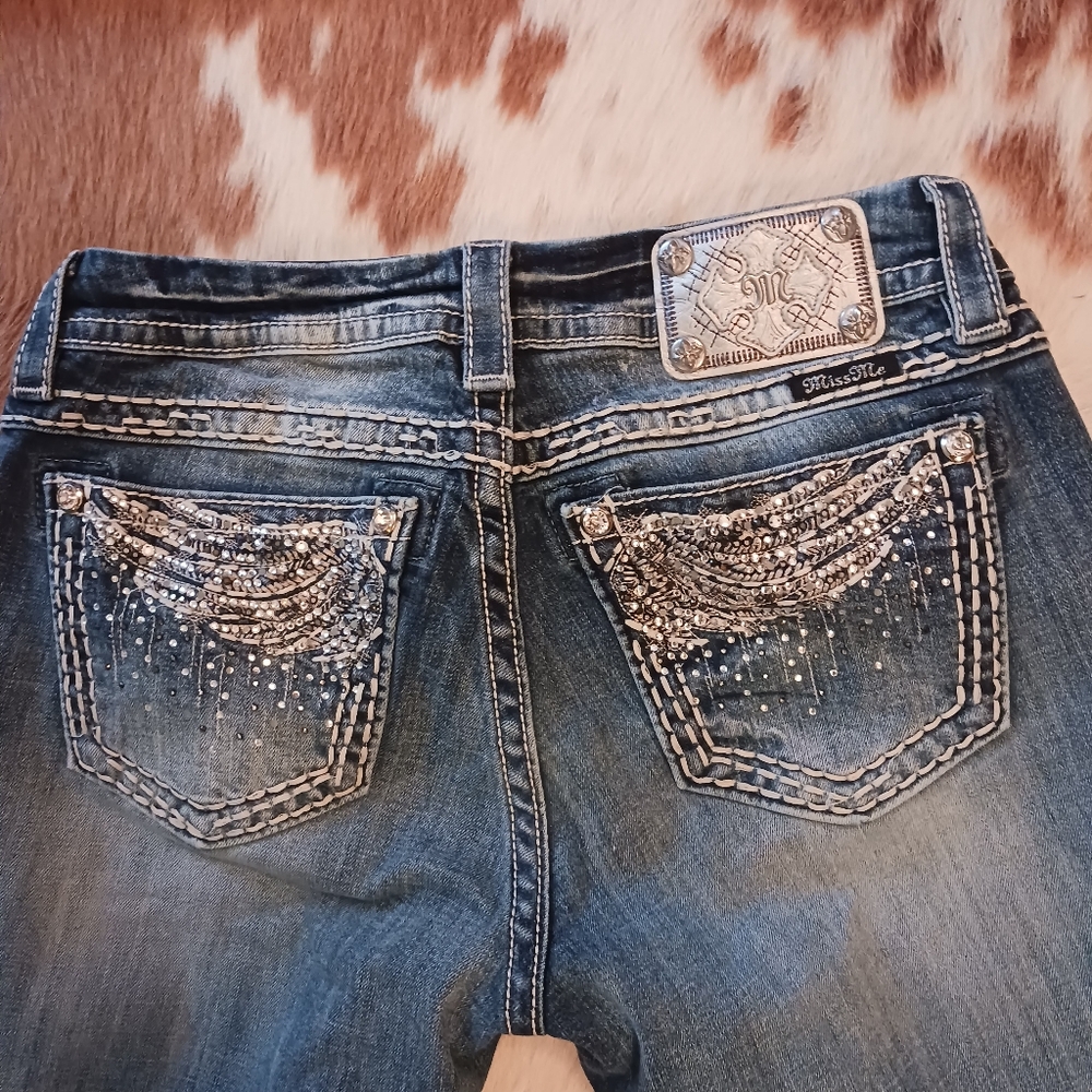 MISS ME Capris w/ Silver Embellishments Sz 28
